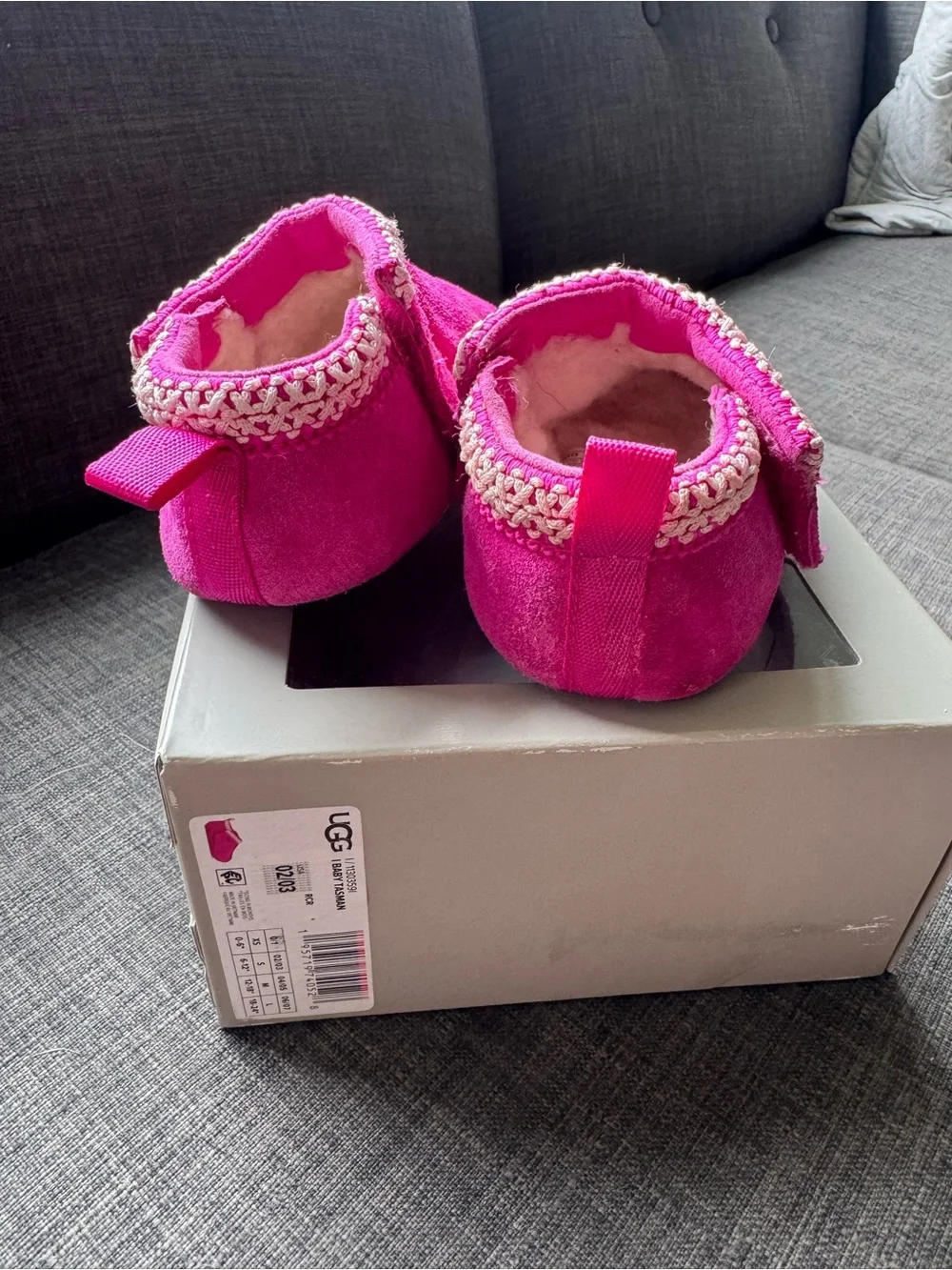 UGG vibrant pink